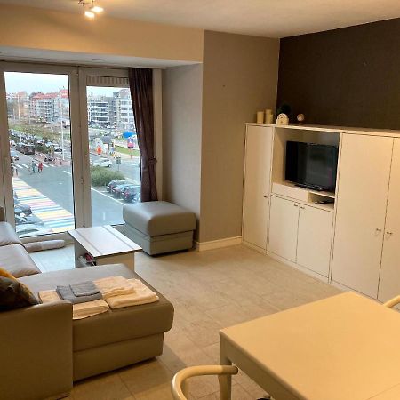 Studio Met Zeezicht Op Heldenplein Knokke-Le-Zoute Extérieur photo