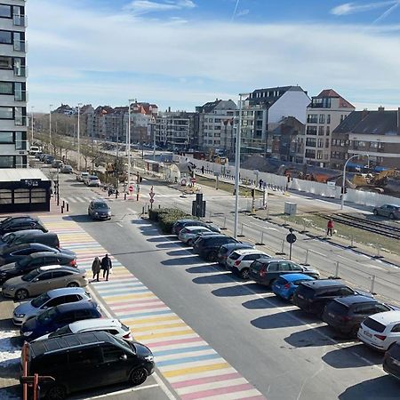 Studio Met Zeezicht Op Heldenplein Knokke-Le-Zoute Extérieur photo