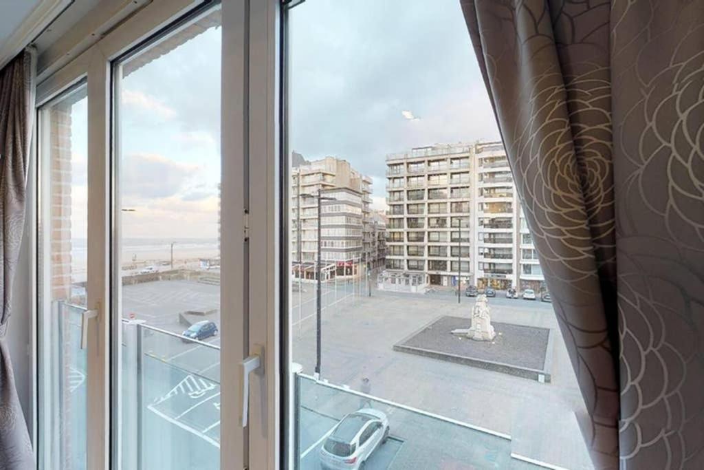 Studio Met Zeezicht Op Heldenplein Knokke-Le-Zoute Extérieur photo