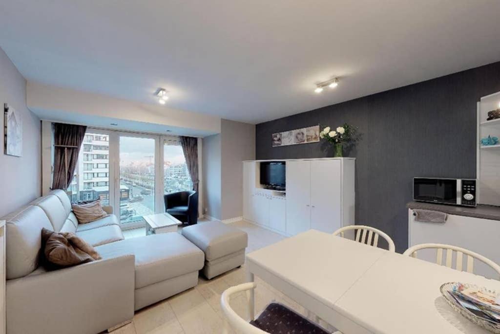 Studio Met Zeezicht Op Heldenplein Knokke-Le-Zoute Extérieur photo