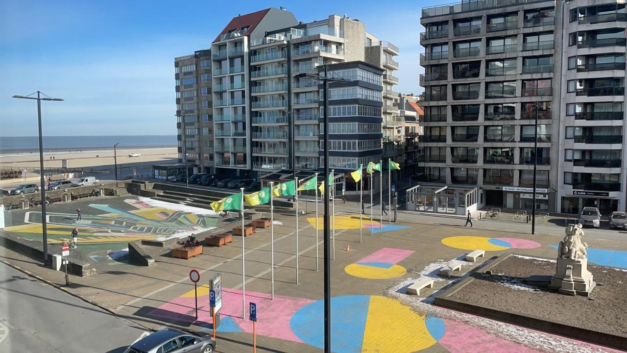 Studio Met Zeezicht Op Heldenplein Knokke-Le-Zoute Extérieur photo