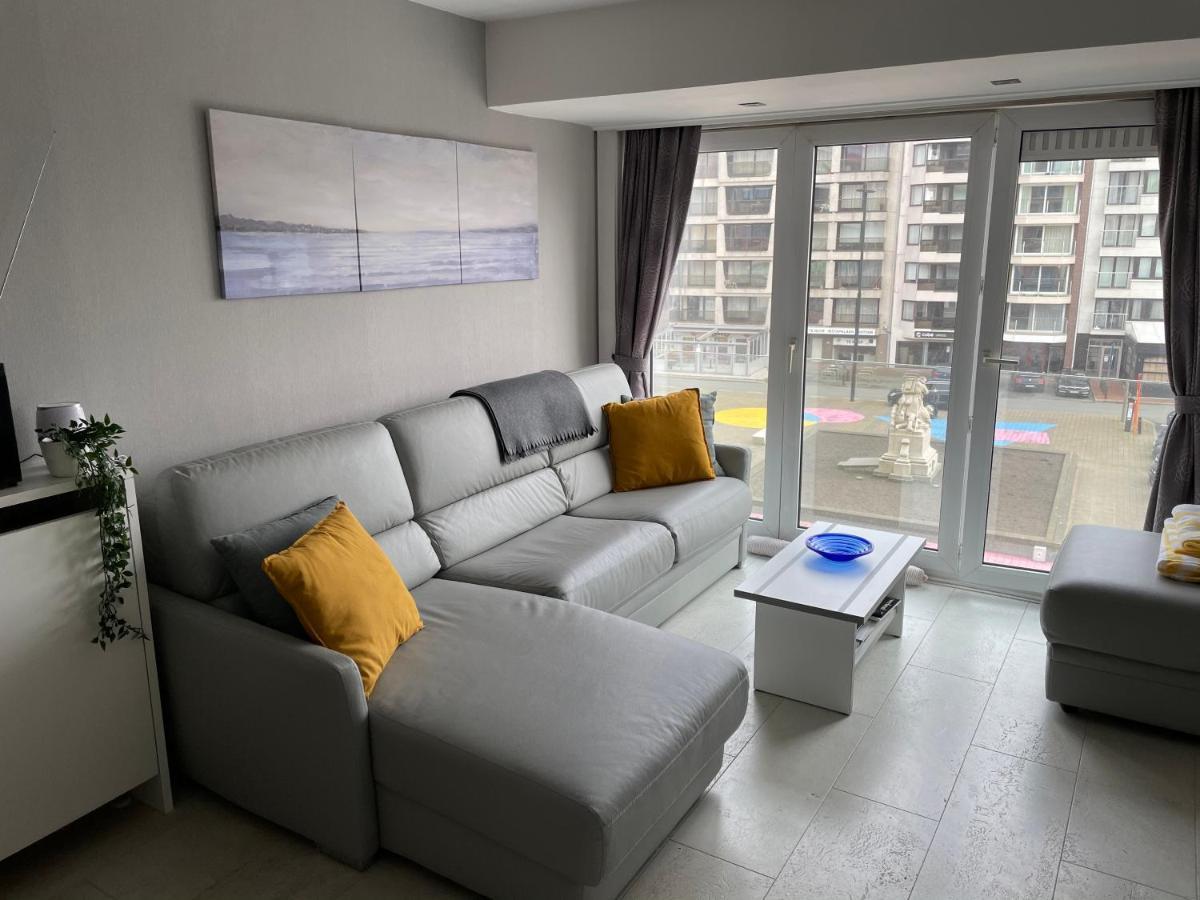 Studio Met Zeezicht Op Heldenplein Knokke-Le-Zoute Extérieur photo