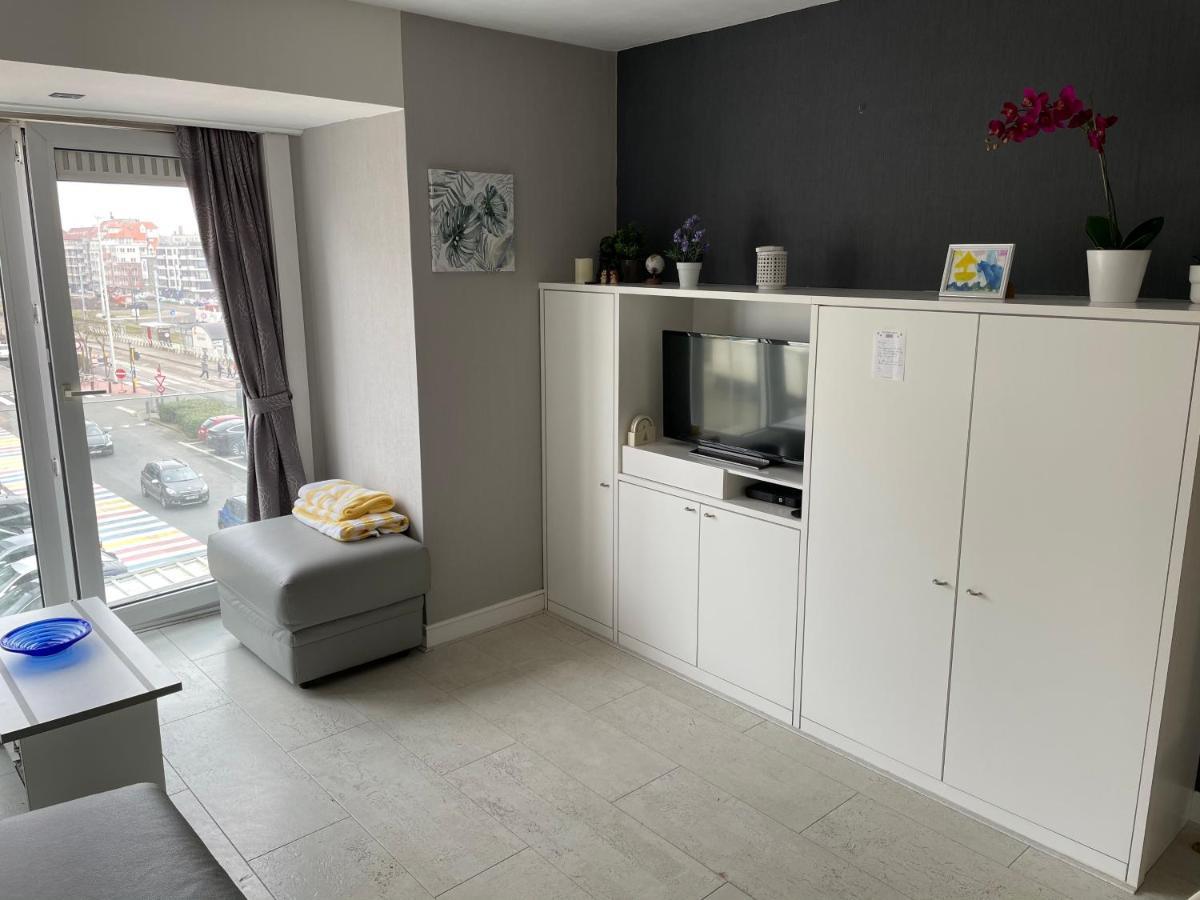 Studio Met Zeezicht Op Heldenplein Knokke-Le-Zoute Extérieur photo